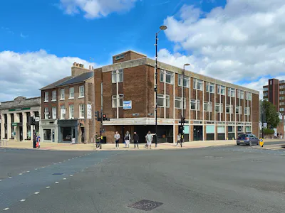 The Bank, 4 High Street North, Dunstable, Retail To Let - External.jpg