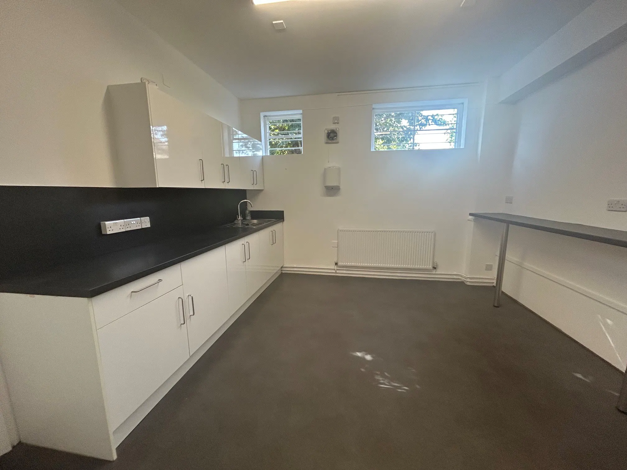 10-12 Denmark Street, Wokingham, Offices / Retail To Let - 2.jpg
