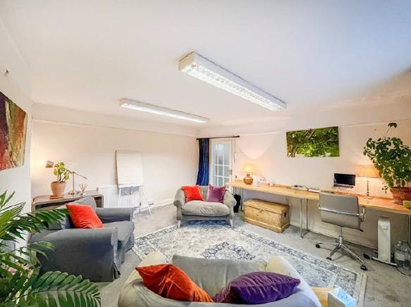 19 East Street, Farnham, Offices To Let - 2.jpg