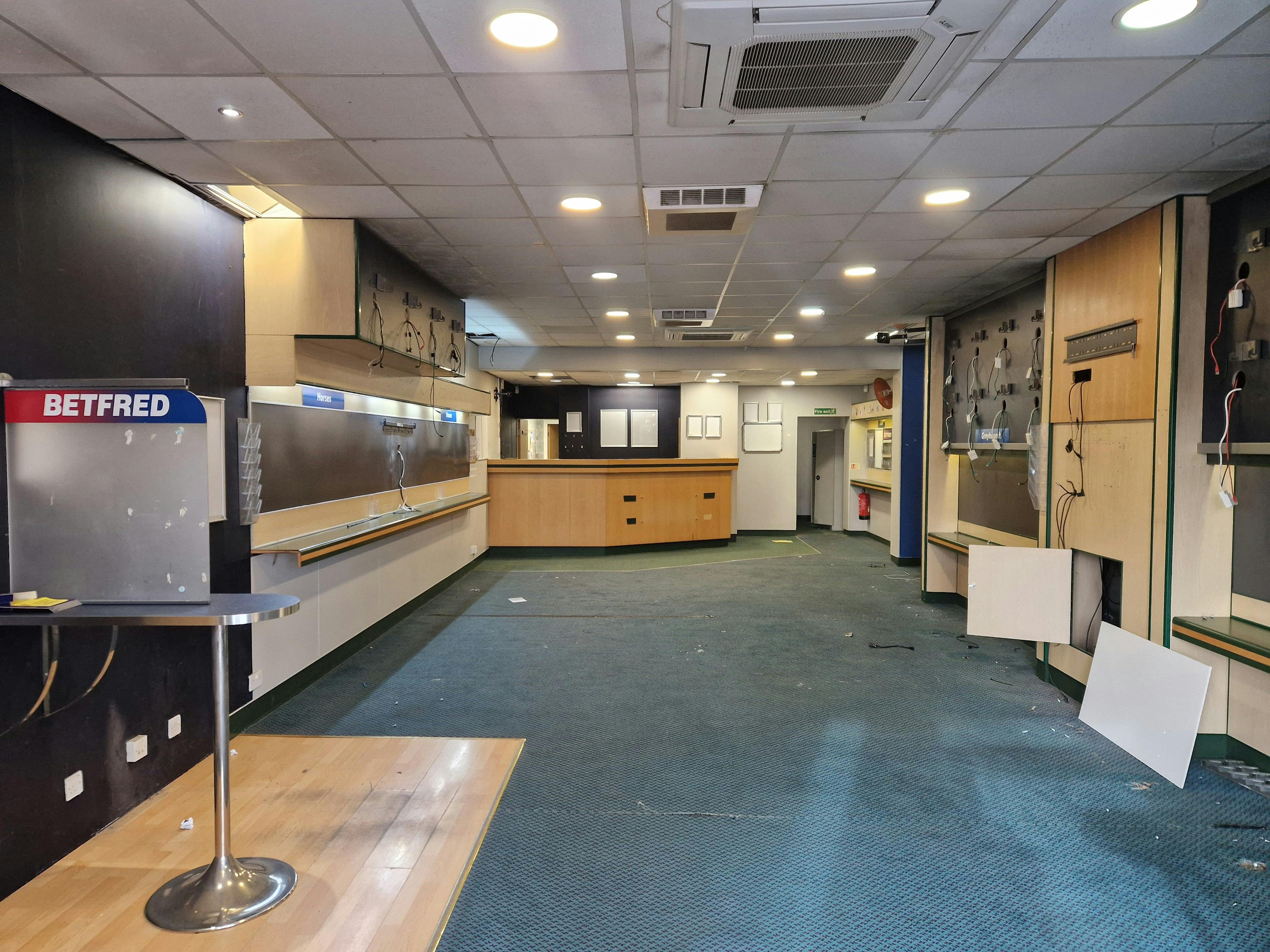 Retail/Shop in Waterlooville - photo 2