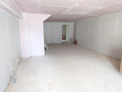 25 Station Road, Rickmansworth, Retail To Let - PXL_20250627_130201360.jpg