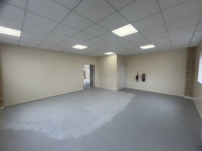 Unit 4, High Wycombe, Industrial / Office To Let - 20250328_091423780_iOS.jpg