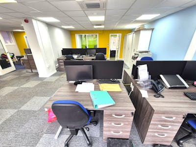 386 Buxton Road, Stockport, Office / Retail To Let - 20250717_123352.jpg