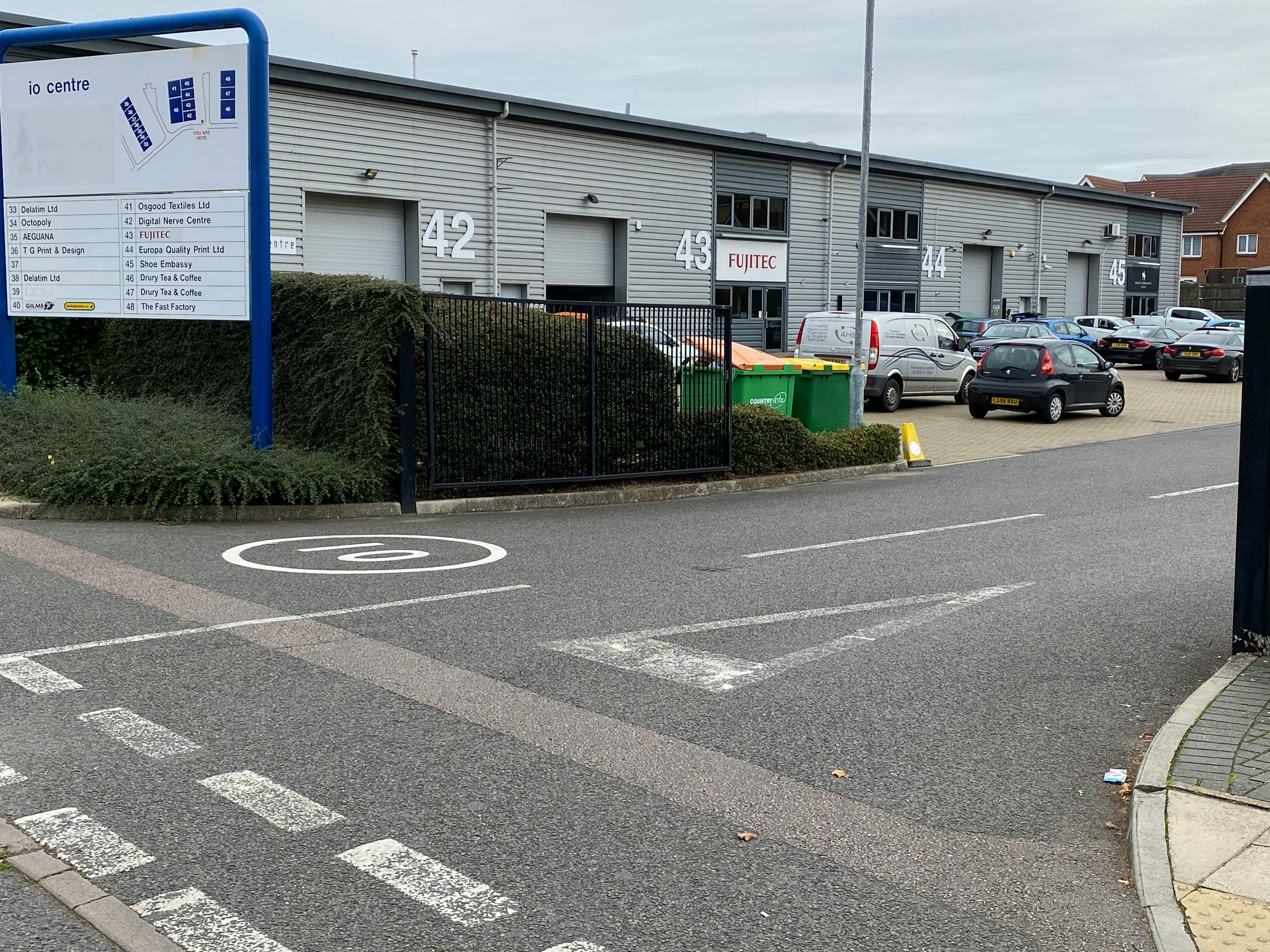 Industrial Unit in Woolwich - photo 2