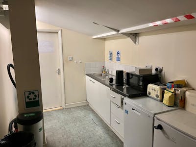 Unit B Bradleys Business Centre, Feltham, Warehouse To Let - B Bradleys - Kitchenette.jpg