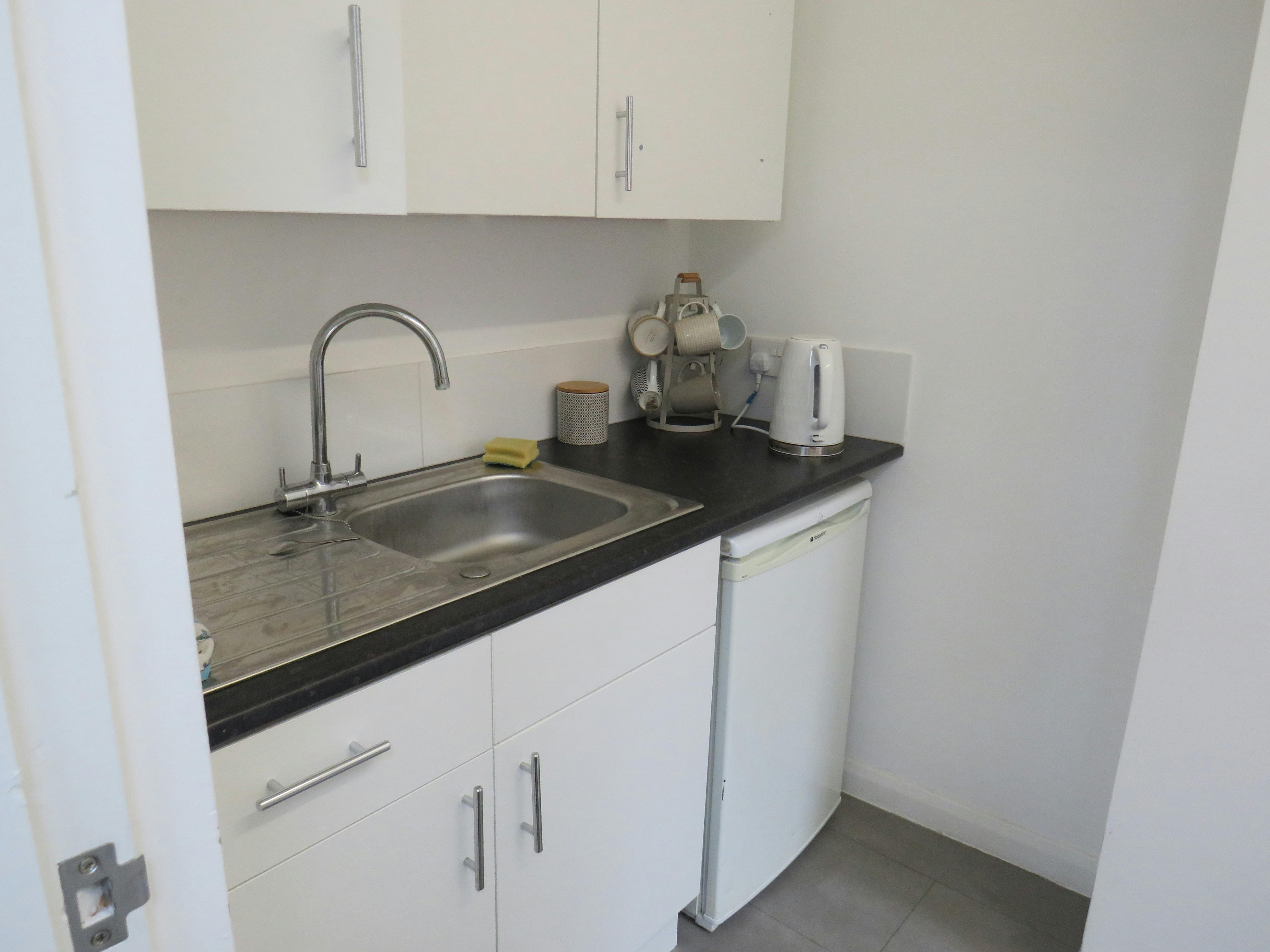 2A Princess Way, Camberley, Offices / Retail To Let - IMG_1948.JPG