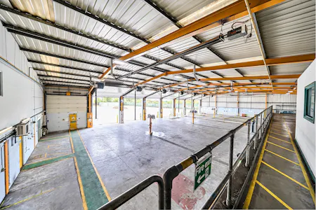 12 Smeaton Close, Aylesbury, Industrial / Warehouse To Let - 1509088 (8).jpg