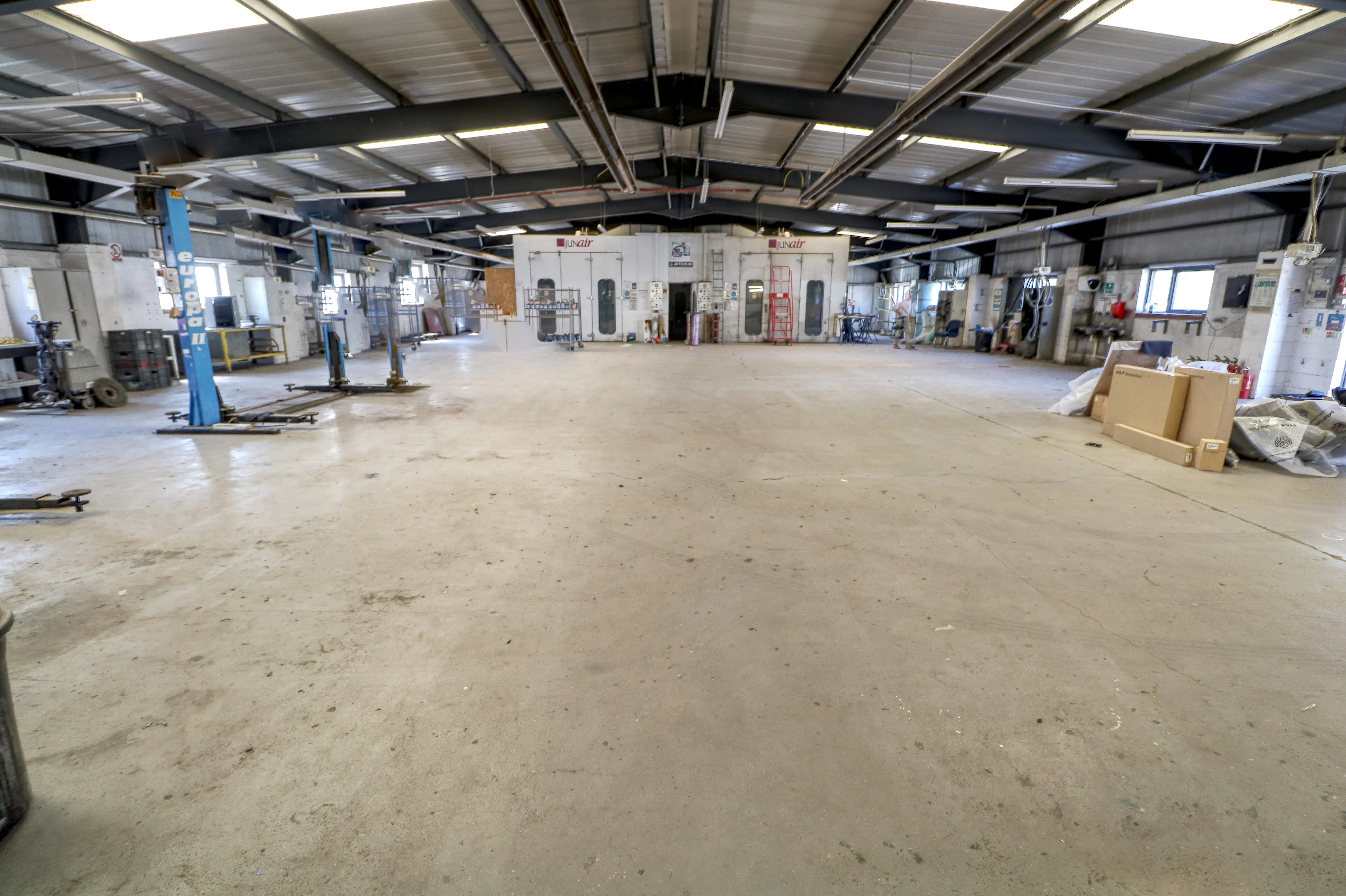 Units 9-11 Dinnages Business Park, Haywards Heath, Industrial To Let - Internal 1.jpg