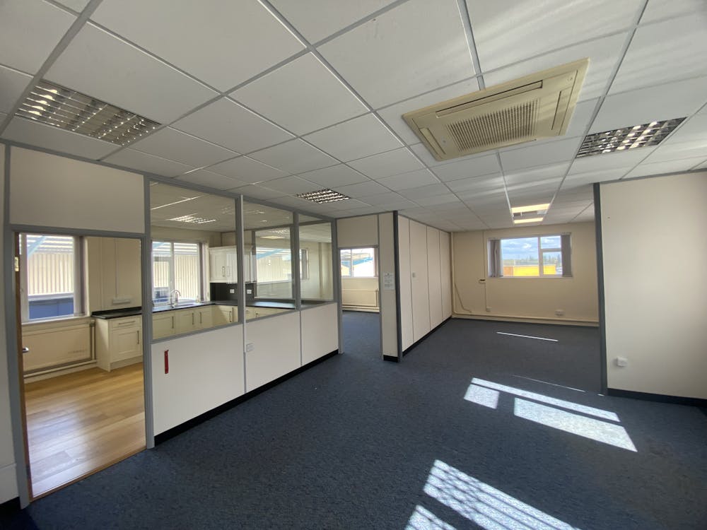 Morley Carr House, Bradford, Office To Let - IMG_1950.jpg