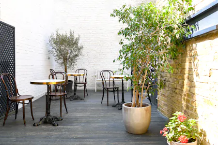 343 Ladbroke Grove, London, Retail To Let - DSC_5178 copy 3.jpg
