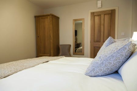 Parkers B&B and Restaurant, 1 Short Bridge Street, Y Drenewydd, Leisure For Sale - room4_4.jpg