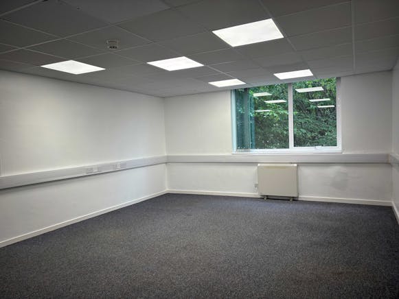 1-2, Lower Wharf Industrial Estate, Stroud To Let - Int 2.jpg
