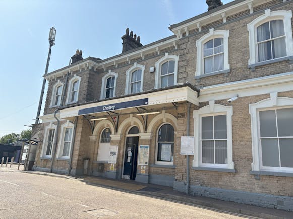 Global House, Chertsey, Offices To Let - IMG_1586.jpg