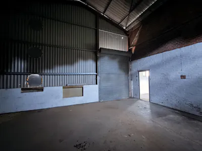 Piccards Farm Barn, Guildford, Industrial / Light Industrial / Office / Open Storage To Let - Piccards barn 2.jpg