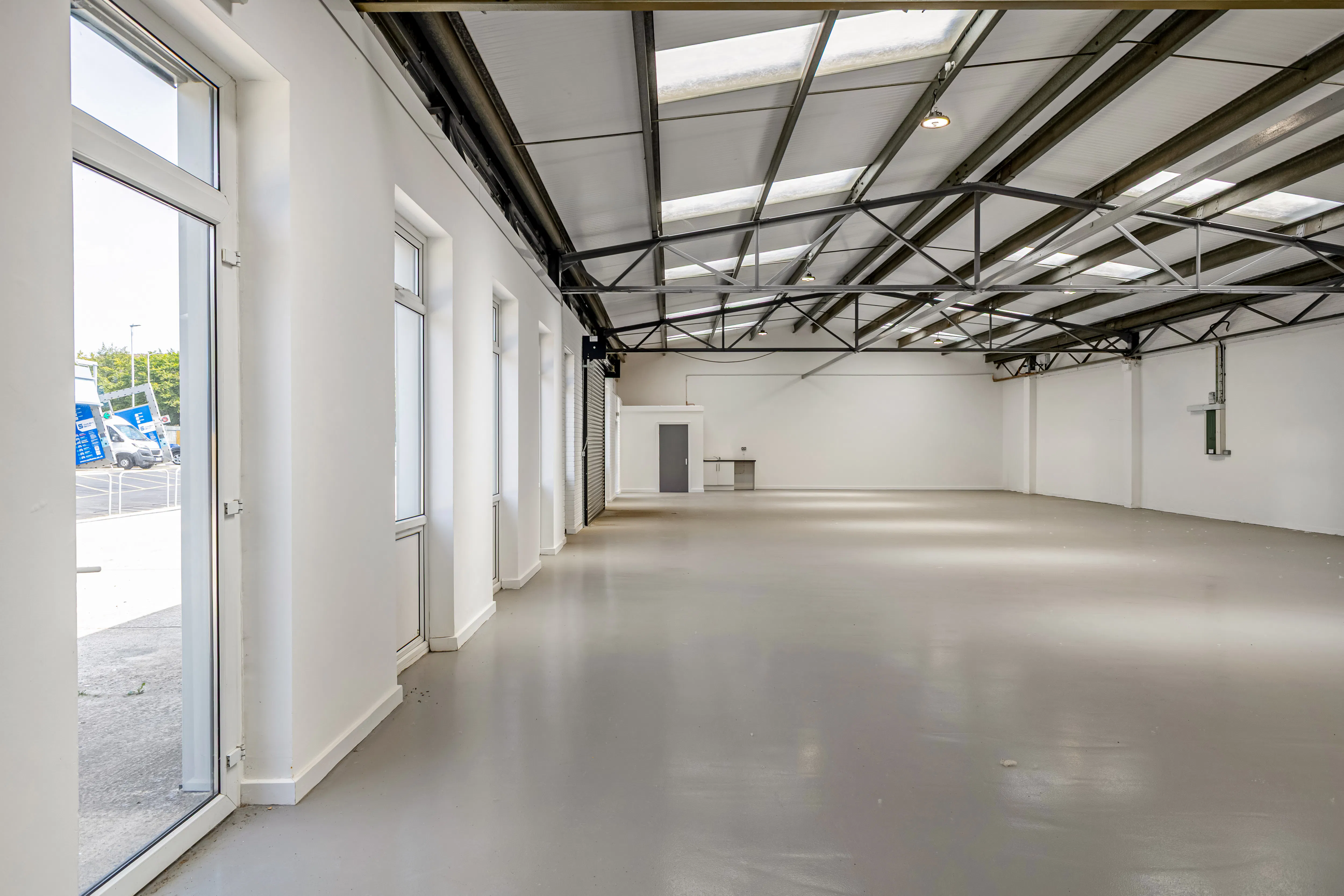 Units 2&3 The Point, Aylesbury, Industrial To Let - 112372_Unit 2 3 The Point (6).jpg
