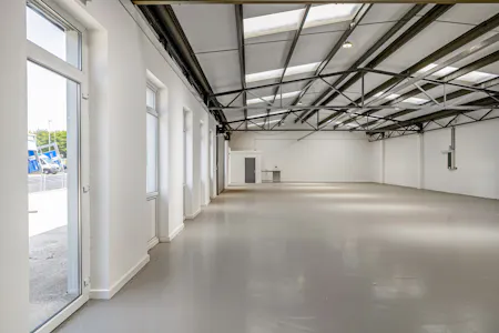 Units 2-4 The Point, Aylesbury, Industrial To Let - 112372_Unit 2 3 The Point (6).jpg