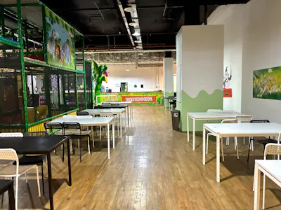 BG16a The Galleries, The Galleries, Bristol, Shopping Centre Unit To Let - Side seating area.jpg
