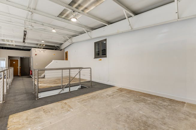 Showroom / Warehouse unit, 4-12 Kempson Close, Aylesbury, Industrial / Retail To Let - 101955_4-12-Kempson-Close-Gatehouse-Way (12).jpg