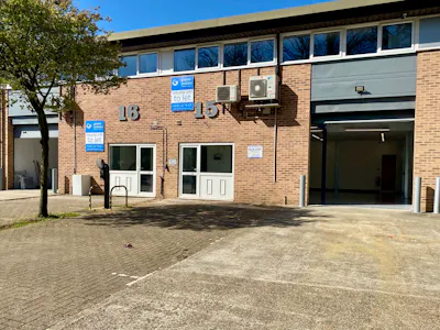 Unit 15 The Bell Centre, Crawley, Industrial / Warehouse To Let - IMG_0151.jpeg