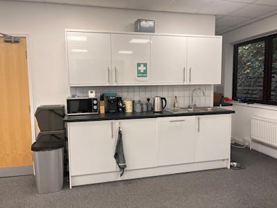 Ground Floor 19 Chiltern Court, Asheridge Road, Chesham, Office / E (Commercial / Business / Service) To Let - WhatsApp Image 20251103 at 150413_f600fb84.jpg