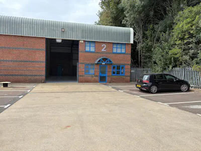Unit 2 Dencora Centre, St Albans, Warehouse To Let - 4.jpg