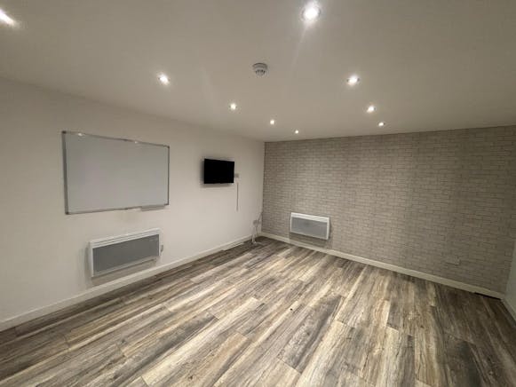 Unit 15, 29 Gordon Avenue, Glasgow, Industrial To Let - PHOTO-2026-04-12-17-30-37 2.jpg