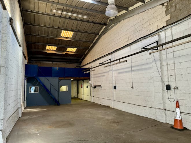 Unit B6, Egham, Warehouse & Industrial To Let / For Sale - IMG_1887.jpg