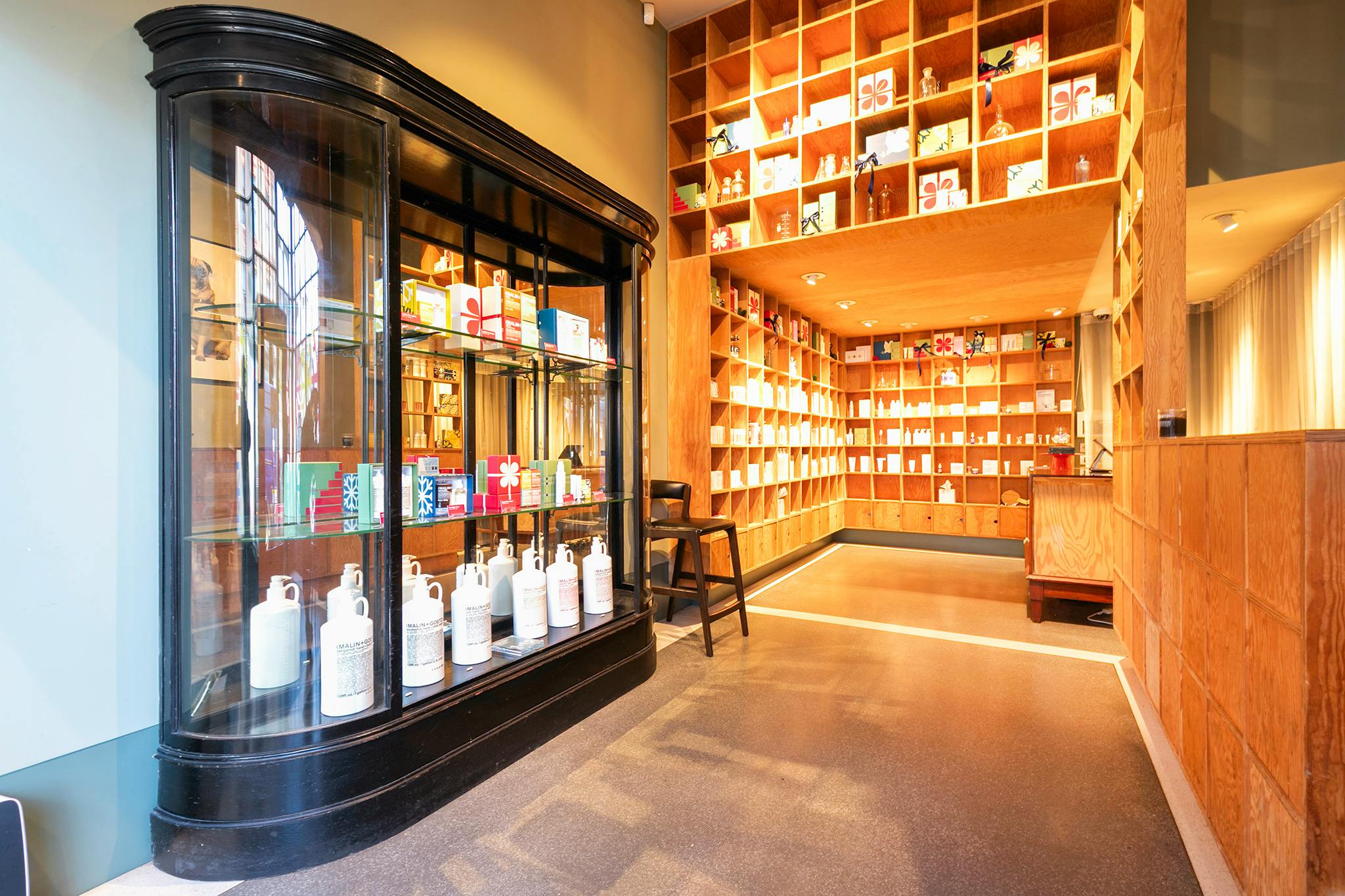 Retail/Shop in London - photo 3