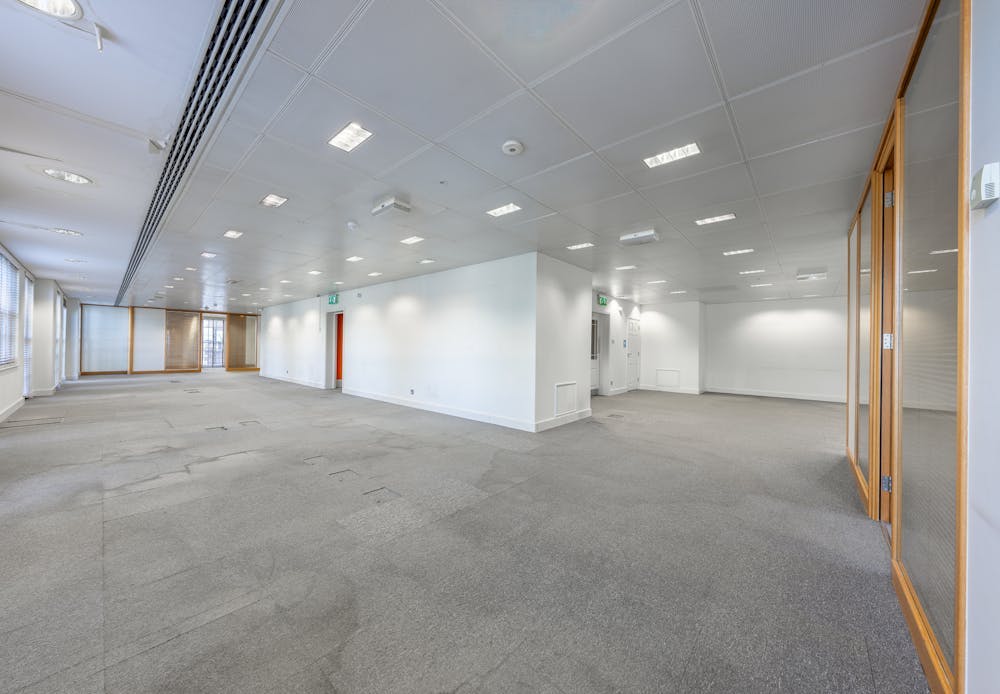 76 Crown Road - 76 Crown Road intb.jpg