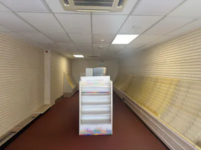 29 Sycamore Road, Amersham, E (Commercial / Business / Service) / Retail To Let / For Sale - 20260629_134011671_iOS.jpg