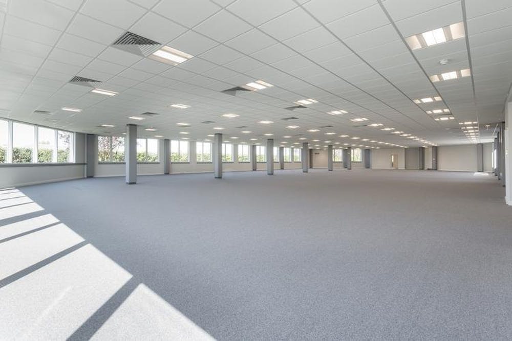 1 Heathrow Boulevard, Office To Let - ab8fffb635a3dcd17b1b117c2bc890eab4c066a1.jpg