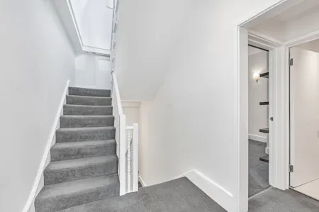Finborough Road, London, Maisonette To Let - Hallway