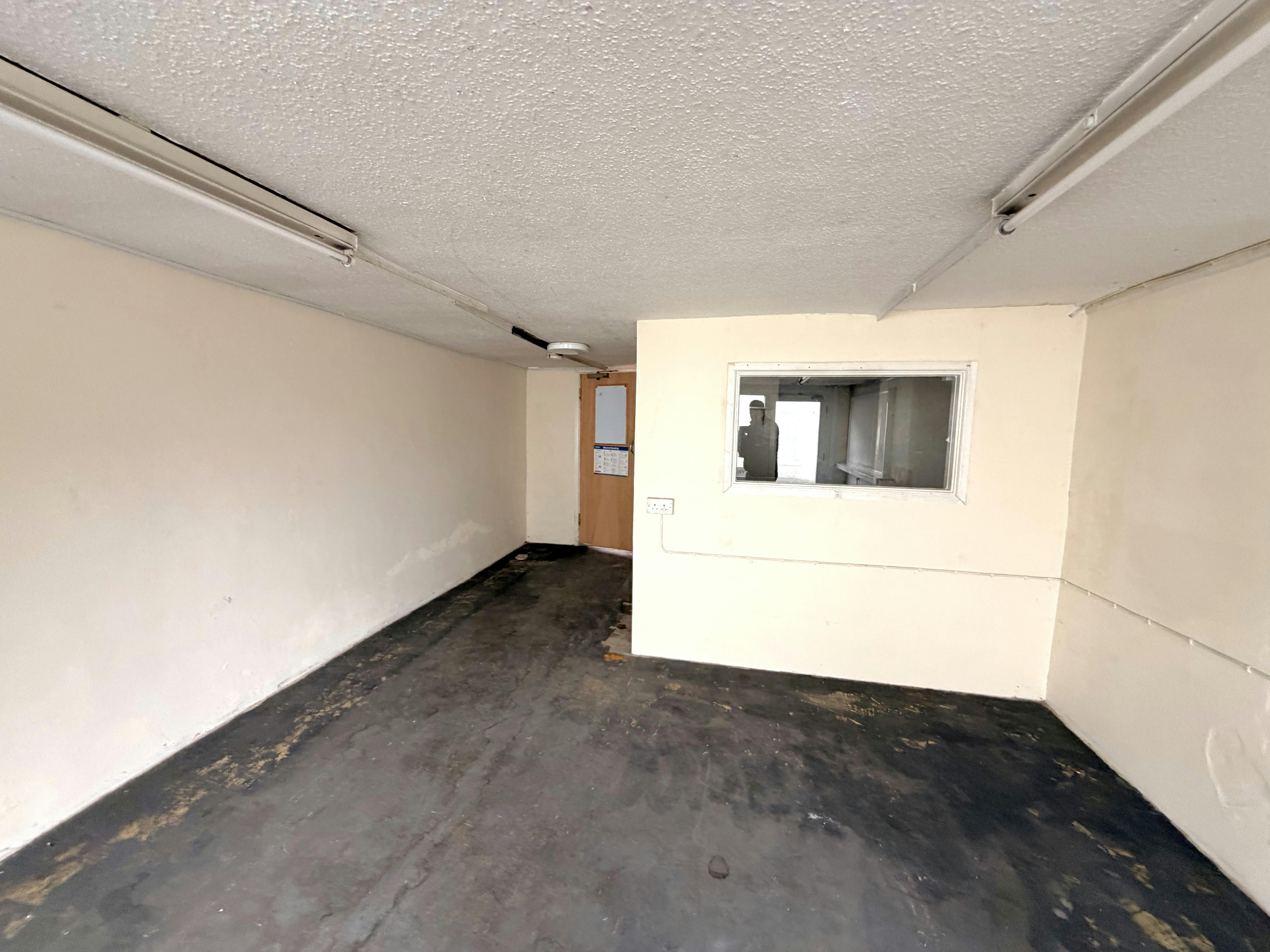 12 School Hill, Storrington, Retail For Sale - IMG_0994.jpeg