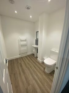Unit 2 Williams Court, Pitstone, Industrial / Light Industrial / Warehouse To Let - First floor toilet.jpg