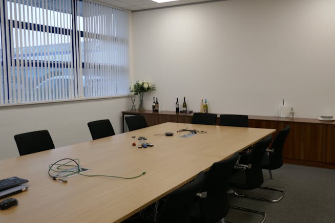 7 Astra Centre, Harlow, Offices To Let / For Sale - P1040502.JPG
