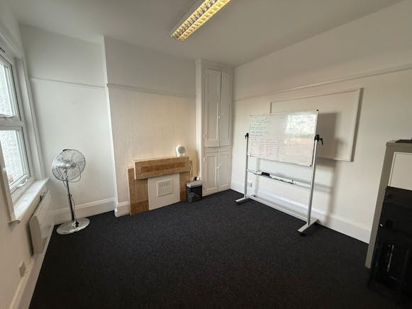 163 The Broadway, Thorpe Bay, Office To Let - First Floor Middle Suite