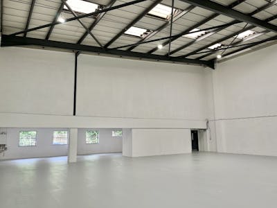 Unit 3 & 4  Airlinks Industrial Estate, Heston, Heathrow, Industrial / Warehouse To Let - 3 Airlinks Warehouse 3.jpg