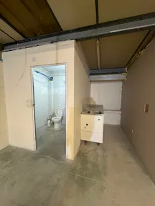 Unit 6, Hayes, Industrial To Let - 20260817_162726000_iOS 2.jpg