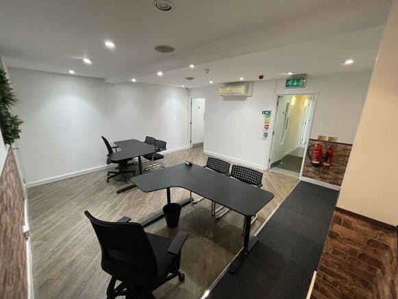 Prime Retail / Café / Grab & Go opportunity, 75 City Road, Old Street, London To Let - img_0154_720.jpg