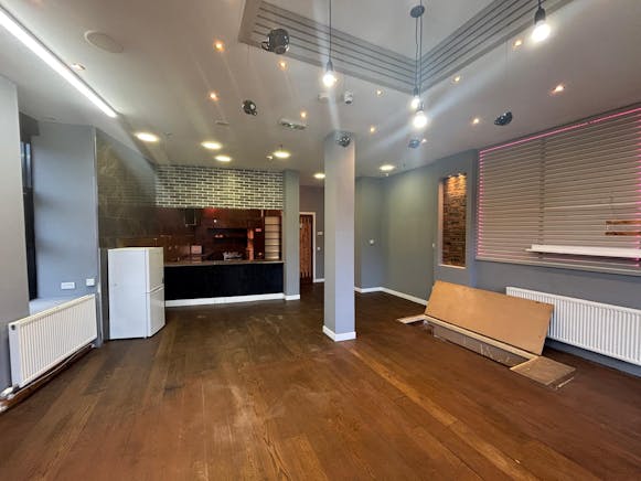 484 Cathcart Road, Glasgow, Retail To Let / For Sale - PHOTO-2026-04-14-08-23-50 5.jpg