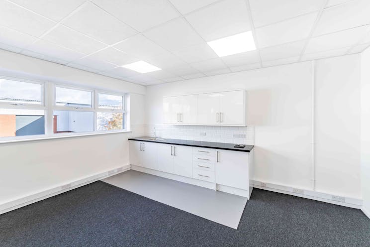 Unit 8 Heron Industrial Estate, Reading, Industrial / Warehouse To Let - Heron Industrial Estate  Reading164.jpg