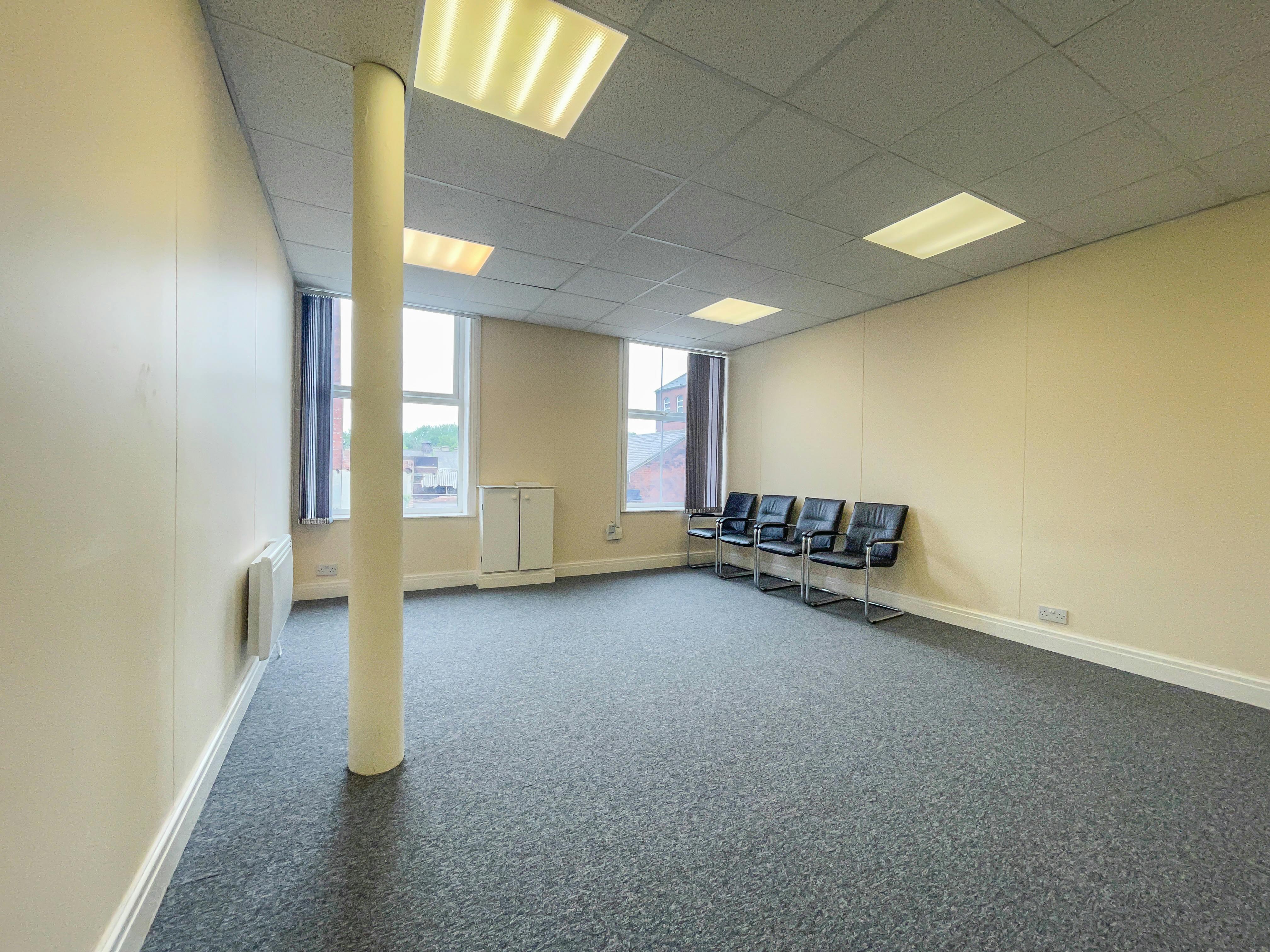 Flexible 1st floor suites  - Albion Chambers, Morley, Leeds, Offices To Let - IMG_1703_edited.jpg