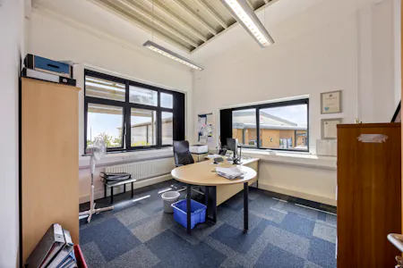 BLB House, Unit 15 Hunns Mere Way, Brighton, Business Park / Business Units / E (Commercial / Business / Service) / Flex Office / Office / Serviced Office To Let - Hunns Mere Way, BLB House Unit 15-014.JPG