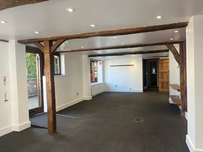 39 High Street, Crawley, Office / Retail For Sale - IMG_1282.JPG
