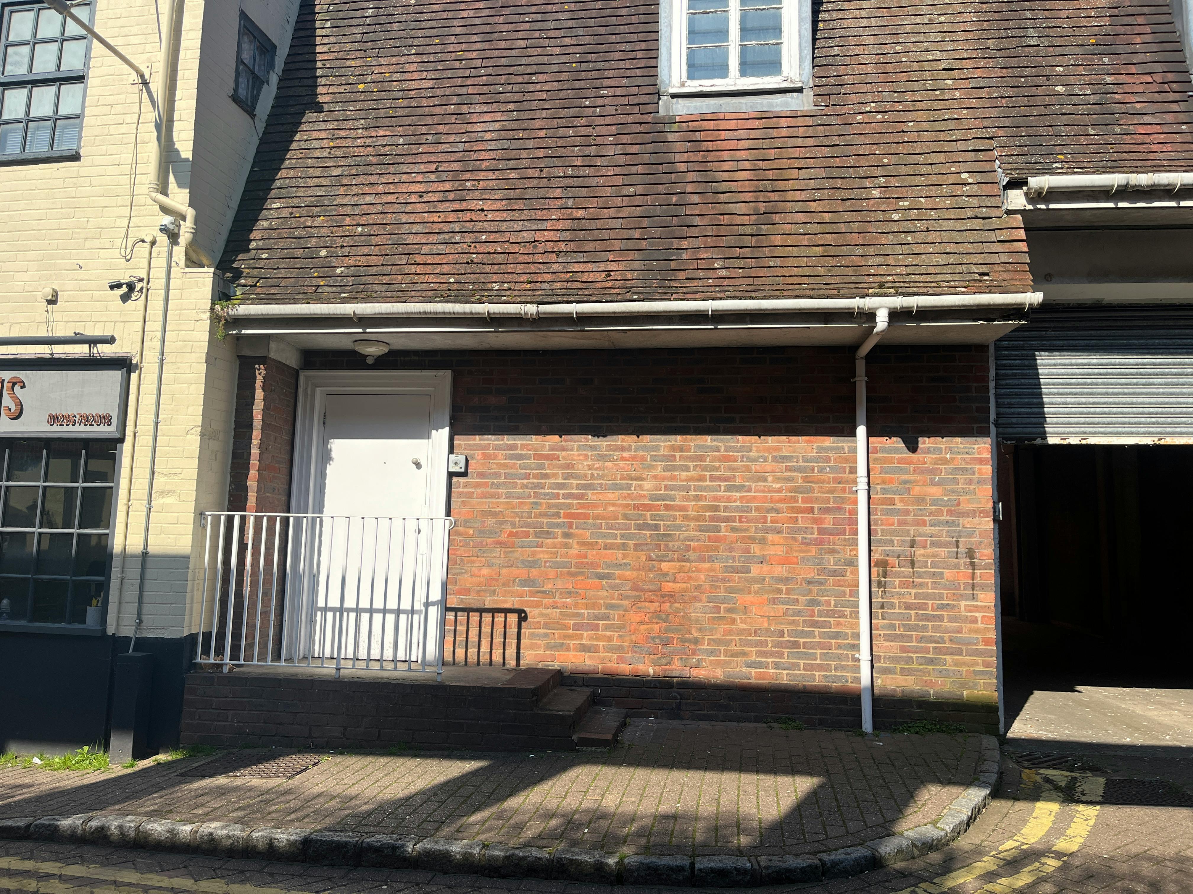 First Floor Offices, 34 Market Square, Aylesbury, Offices To Let / For Sale - 20260319_110328249_iOS.jpg