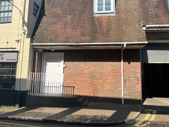 First Floor Offices, 34 Market Square, Aylesbury, Offices To Let / For Sale - 20260319_110328249_iOS.jpg