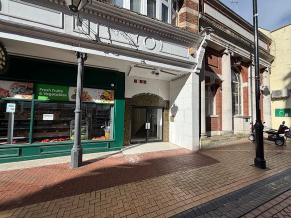 20 Winchester Street, Basingstoke To Let - IMG_2160.JPG