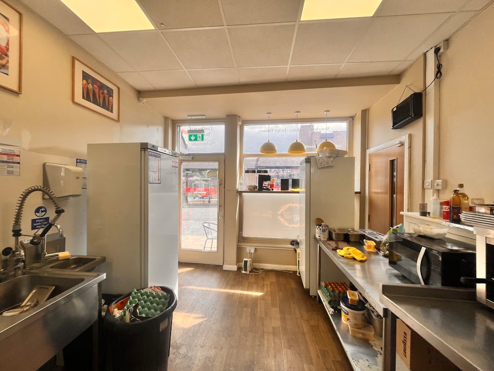 28 Beulah Street, Harrogate, Retail To Let - image00015.jpeg