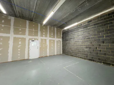 50 Wedgewood Street, Aylesbury, Retail To Let - 20260805_113438000_iOS 1.jpg