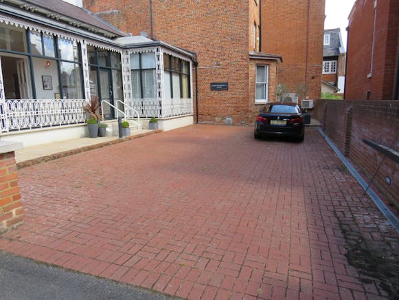 The Lodge, Hartley Wintney, Offices / Retail To Let - IMG_1806.JPG